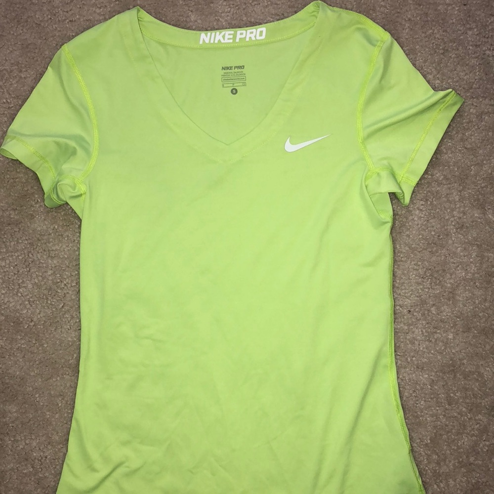 Brand new Nike shirt - Picture 1 of 3